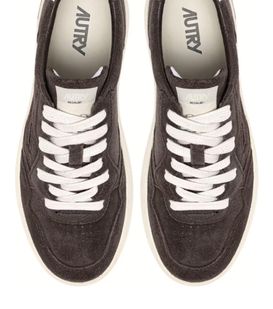 MEDALIST SNEAKERS