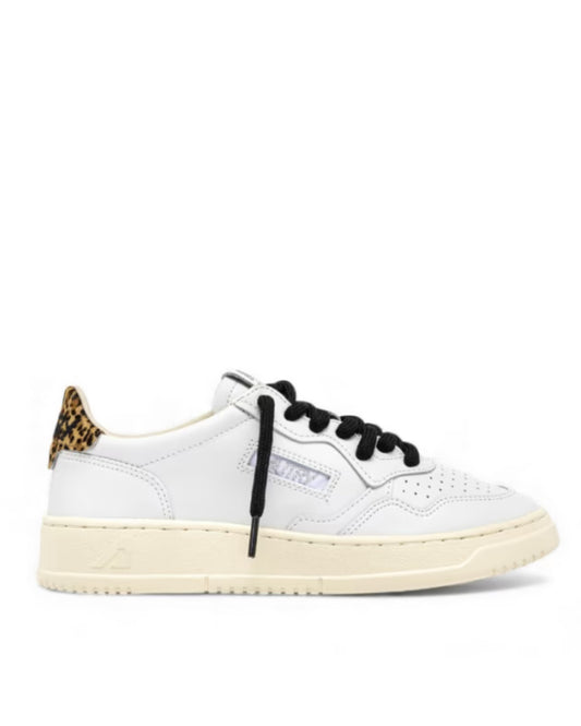 MEDALIST SNEAKERS