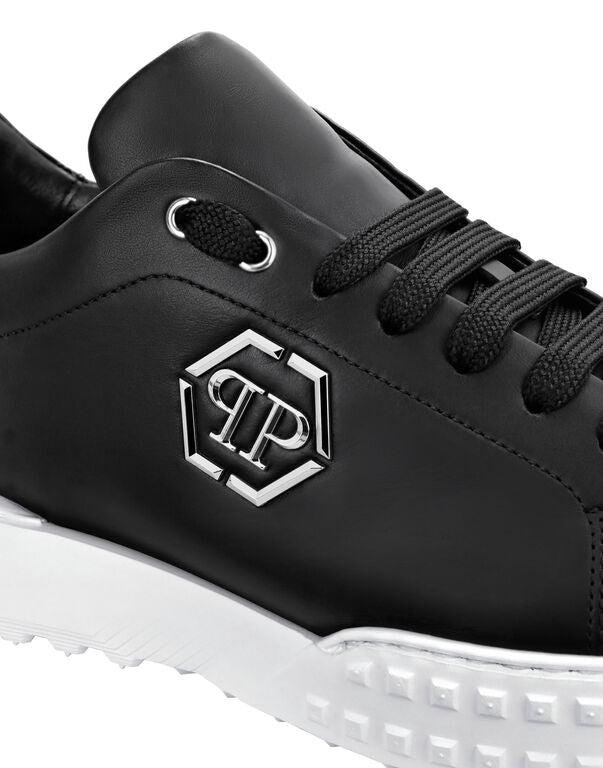 Lo-Top Sneakers